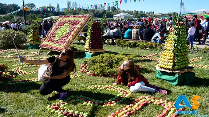 پاییز و برگزاری جشنواره سیب در آذربایجان پاییز و برگزاری جشنواره سیب در آذربایجان