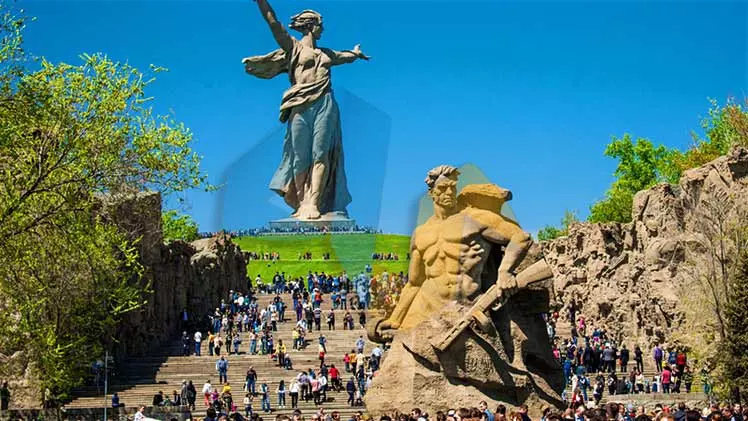 مجسمه سنگی مام میهن بزرگترین مجسمه اروپا مجسمه سنگی مام میهن بزرگترین مجسمه اروپا