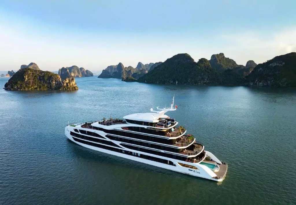 DIANA CRUISE or similar DIANA CRUISE or similar