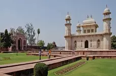 RETREAT AGRA or REGAL VISTA or ELINOR RETREAT AGRA or REGAL VISTA or ELINOR