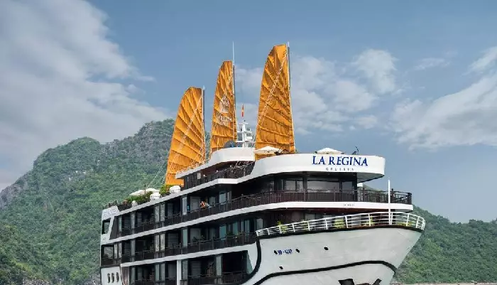 LA REGINA LEGEND Or similar LA REGINA LEGEND Or similar