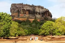 CINNAMON LAKESIDE or COURTYARD BY MARRIOTT COLOMBO