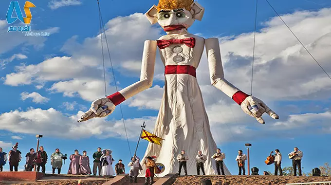 جشنوراه سوزاندن عروسک شیطانی در نیومکزیکو جشنوراه سوزاندن عروسک شیطانی در نیومکزیکو