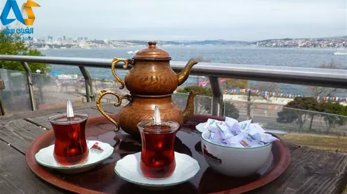 در این چشم اندازهای نفس گیر استانبول چای بنوشید در این چشم اندازهای نفس گیر استانبول چای بنوشید